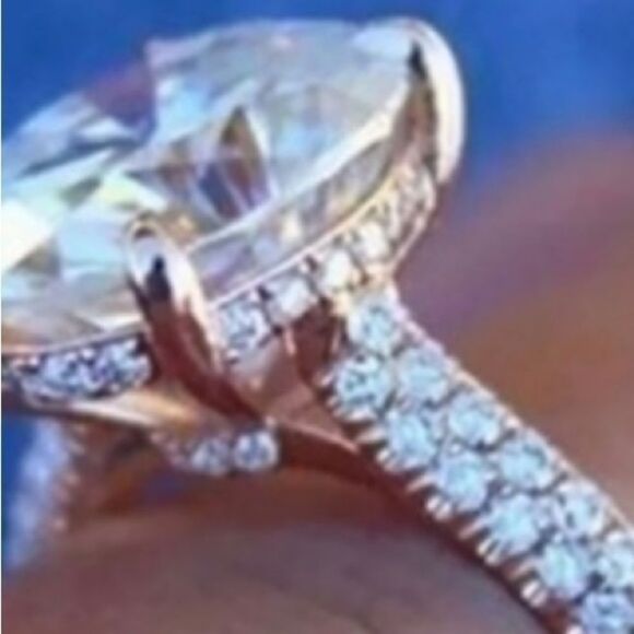 10 Carat Zircon Gold plated Ring! New in gift box - Picture 4 of 10